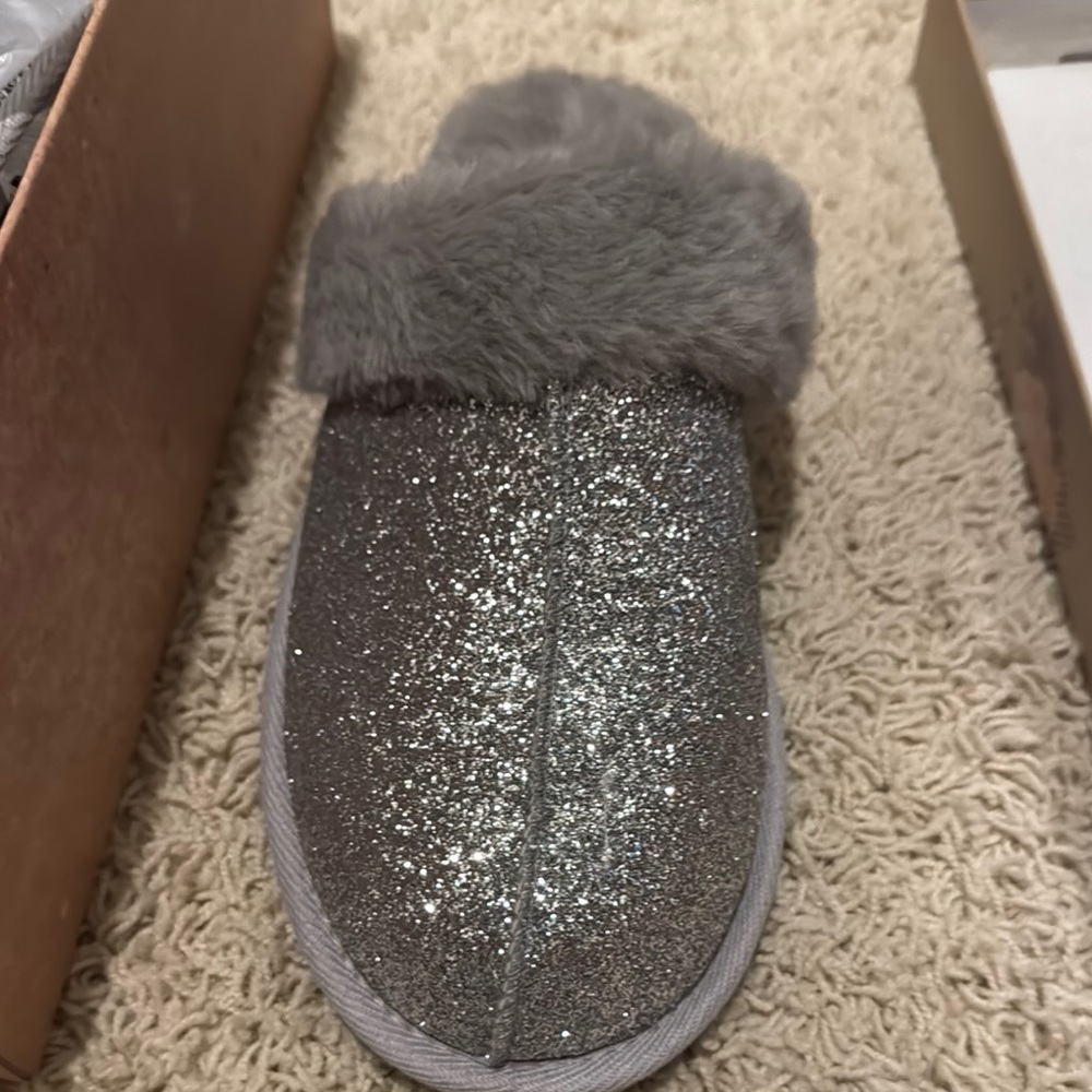 Source Unknown Gray Silver Glitter Slippers